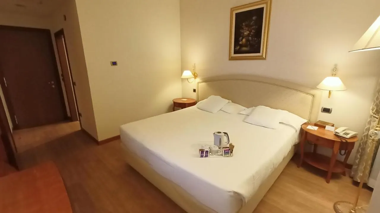 Best Western Hotel Globus City فورلي